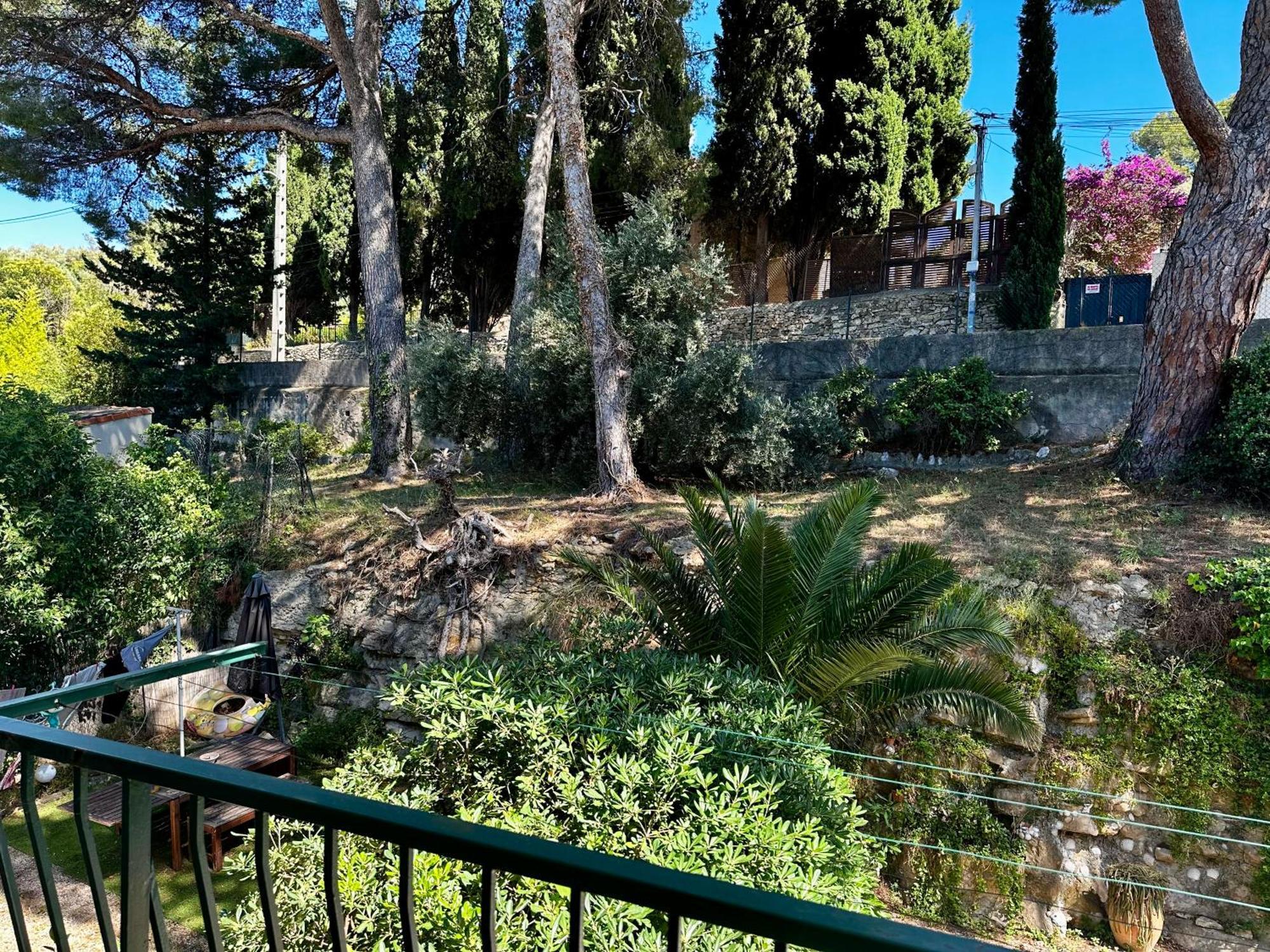 Cassis Village Options Parking And Baby Экстерьер фото